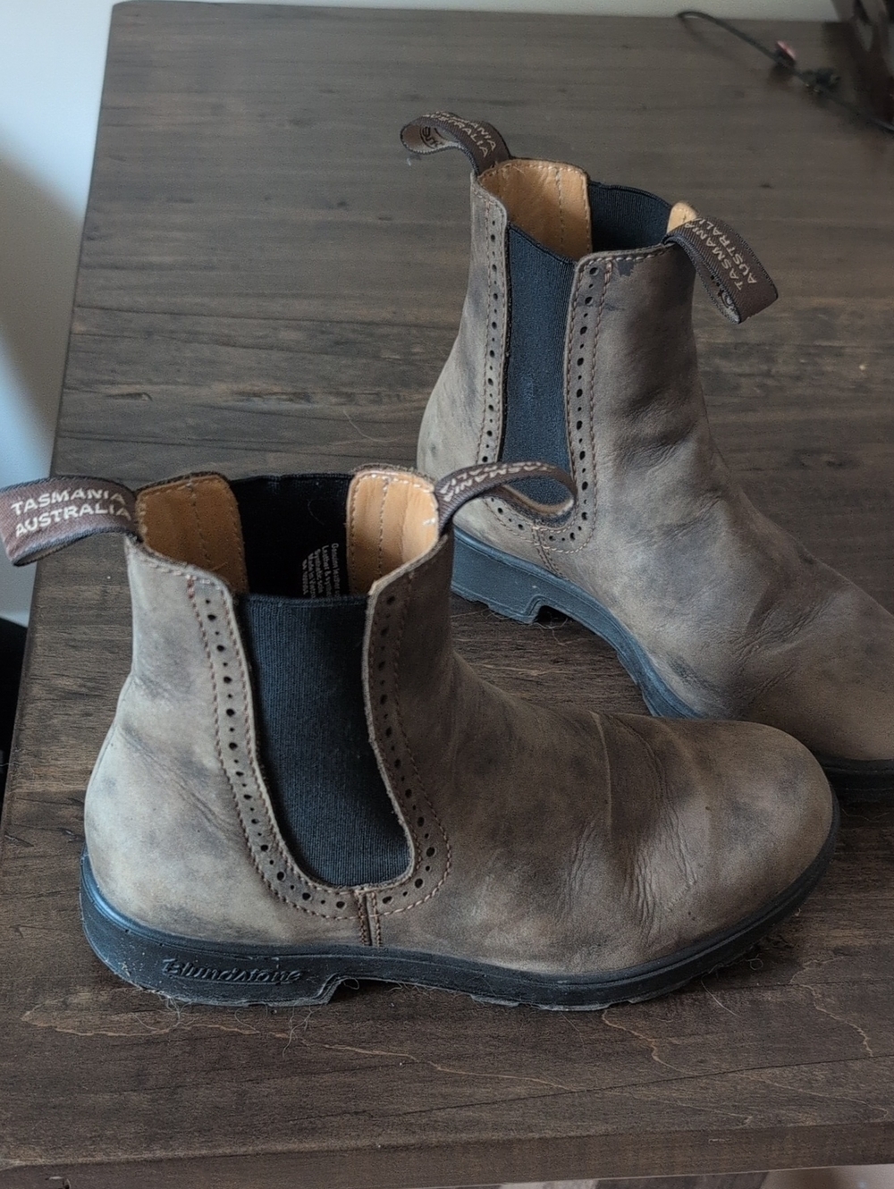 Blundstone Womens Brown Suede Chelsea Chukka Boots